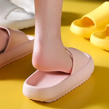 2021 Banyo terliği Yumuşak EVA Moda Platformu Slaytlar Bayanlar yaz ayakkabı Kadın Severler Ev Kat Terlik