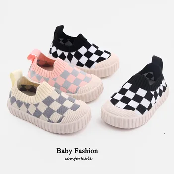 Bebek Ayakkabıları Erkek Yenidoğan Bebek Yürüyor Rahat Sevimli Çocuklar Siyah Beyaz Ekose Erkek Ayakkabı Yumuşak Tabanlı Ayakkabı Toddler Kız İlk Yürüyüşe