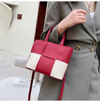 Çanta Kadın 2022 Yeni Net Kırmızı Magnanimous Dokuma kadın Çantası Kıdemli Duygusu Tote Çanta Çarpışma Renk gündelik çanta Crossbody